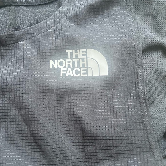 NORTH FACE WOMANS SMALL SUNRSR TANK
TNF BLACK - Picture 5 of 5